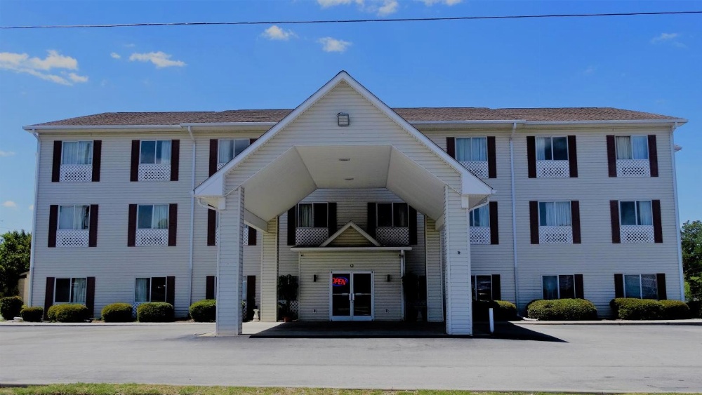 Oak Tree Inn & Suites